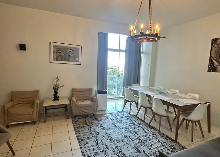 De frente ao mar, próximo ao shopping Apartamento Guarujá